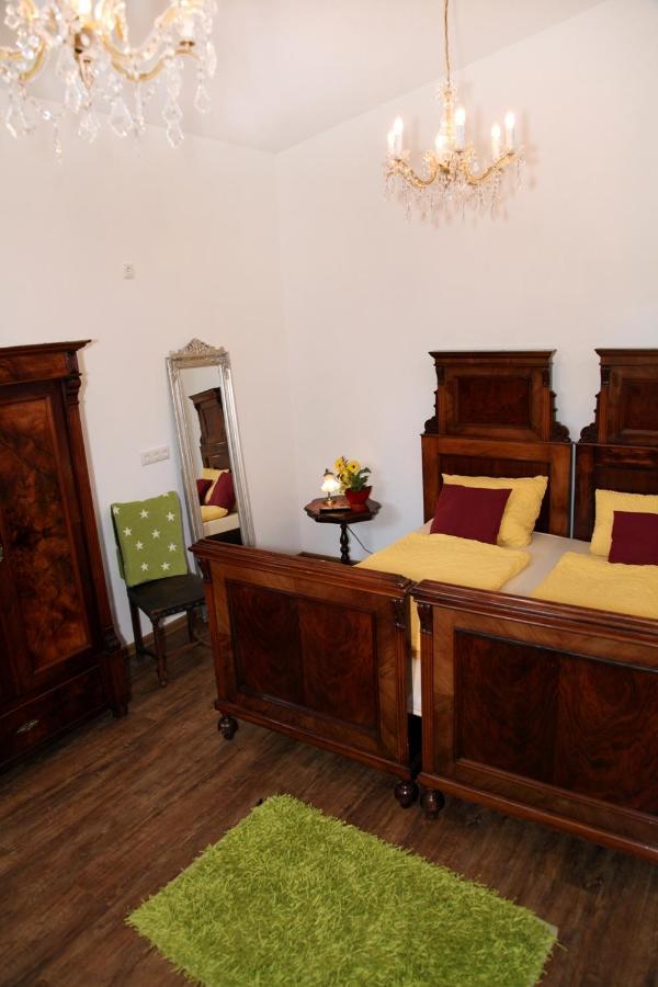 Stoeckl Apartment *