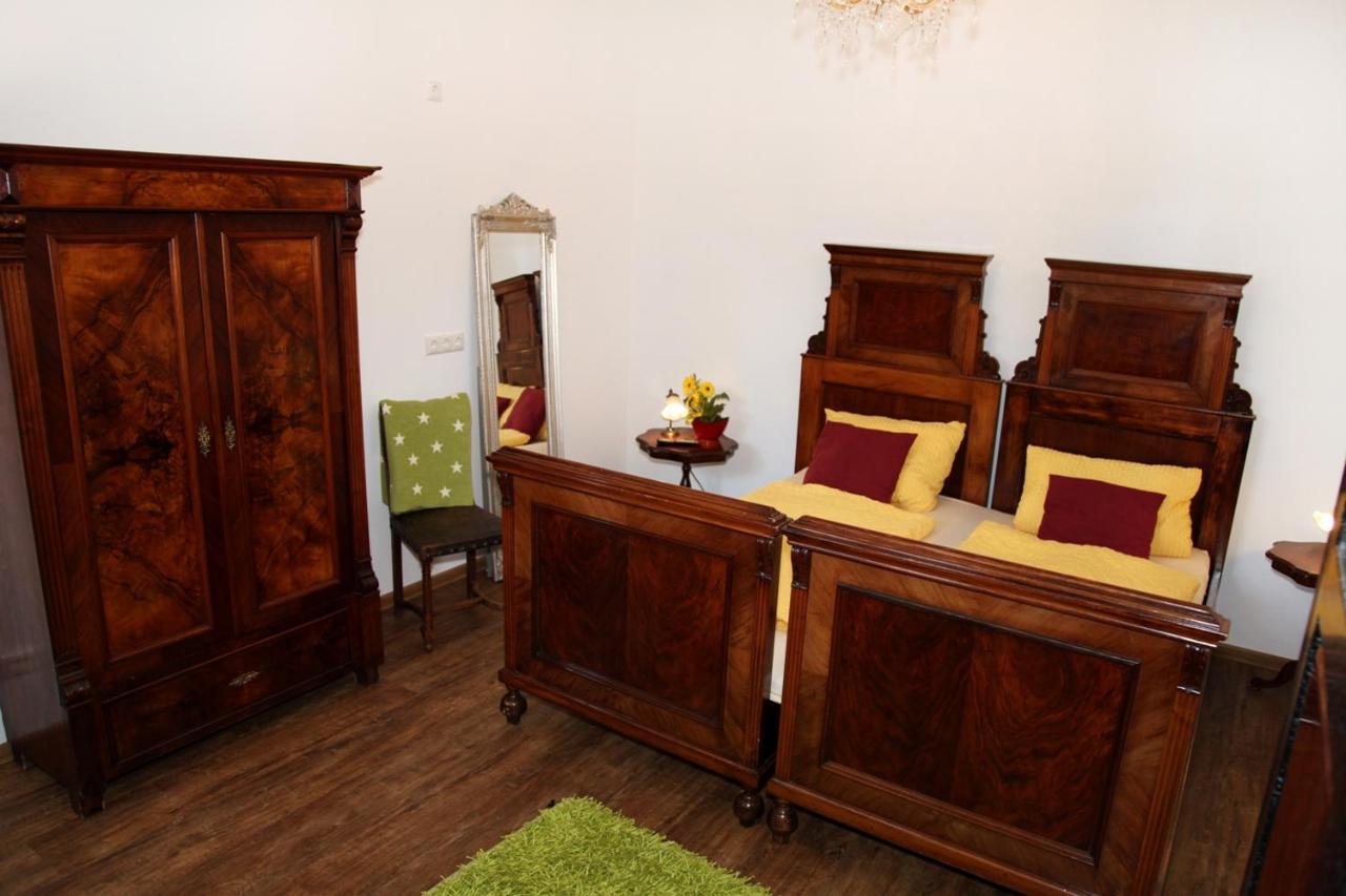 Stoeckl Apartment *